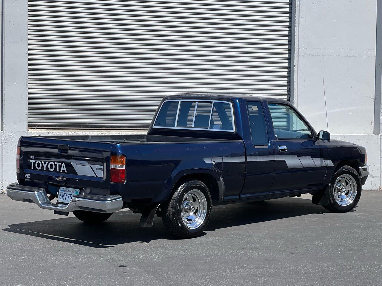 Used-1992-Toyota-Pickup-SR5-
