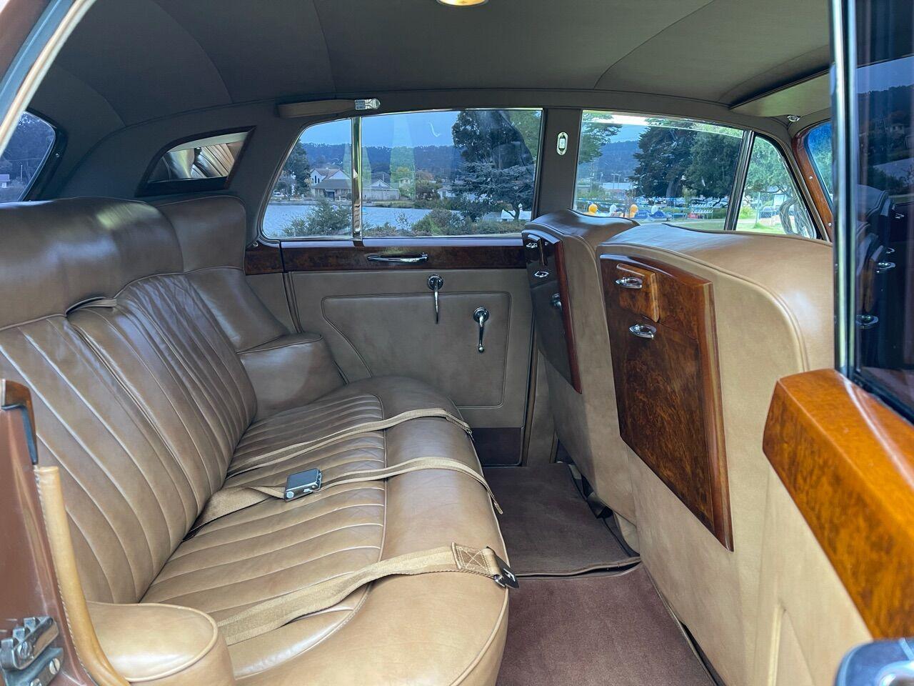 rolls royce silver cloud d'occasion - Recherche de voiture d'occasion - Le Parking