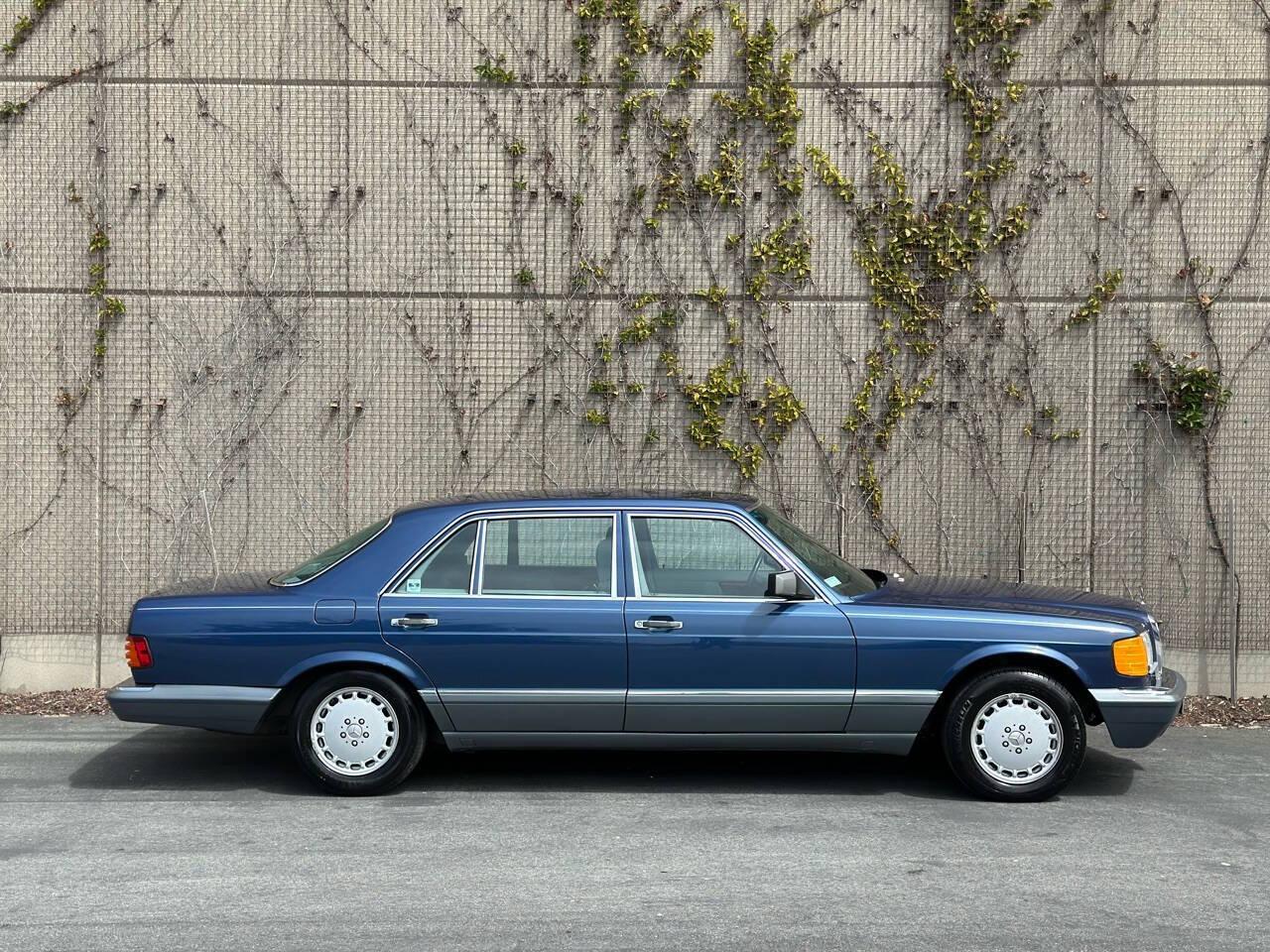 Miniature I-SCALE Mercedes S Class 560 SEL W126 1985 – Bleu Nautic – Échelle 1/18